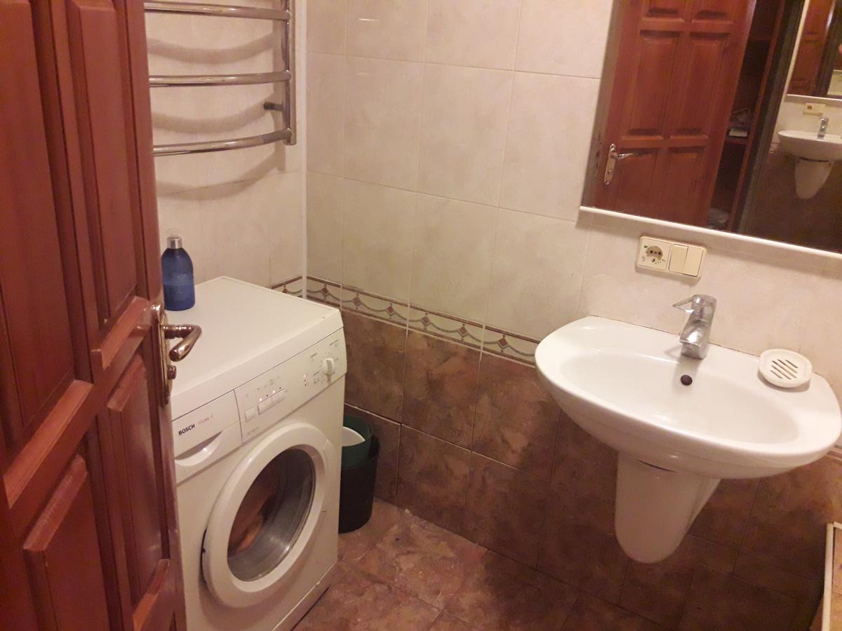 Appartment Near M. 23 Serpnya Kharkiv Eksteriør billede