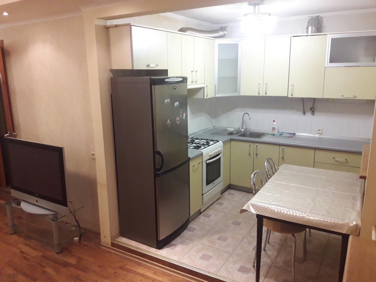 Appartment Near M. 23 Serpnya Kharkiv Eksteriør billede