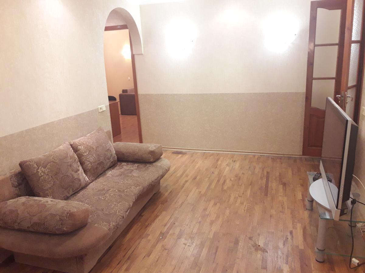 Appartment Near M. 23 Serpnya Kharkiv Eksteriør billede